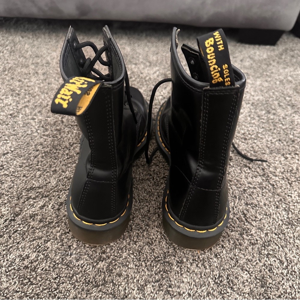 Dr. Martens Black Combat Boots Women Size 8 Smooth Leather Boots Lace Up Classic - Picture 6 of 16